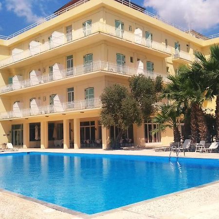 Nireus Hotel Nea Makri Bagian luar foto